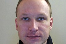 Breivik načrtoval napad na velike medijske hiše, a je bilo pokol na Utoyi lažje izvesti