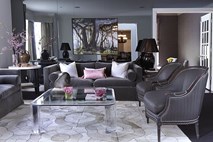S sivimi odtenki ustvarite eleganten videz dnevne sobe