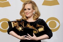 Grammyji so minili v znamenju Adele in Whitney Houston: Oglejte si nastope in nagovore
