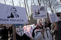 Acta: Na razpravi prevladovale kritike, protestniki že proslavljajo