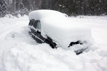 Foto: Šved v vozilu, zasutim s snegom, brez hrane preživel več kot dva meseca