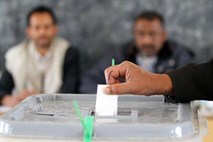 Jemenski predsednik Saleh se po volitvah vrača v državo, da preda oblast