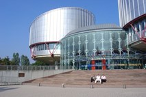 Sodišče v Strasbourgu: Italija z deportacijo migrantov kršila ženevsko konvencijo
