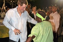 Princ Harry v Belizeju proslavlja 60 let babičinega vladanja