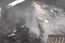 Požar na Baščaršiji: Škoda na več poslopjih, lastniki kavarn prestrašeno opazovali ogenj