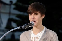 Mati Justina Bieberja piše knjigo o svoji narkomanski zgodovini in zlorabi