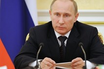 Putin: "Ne bom strankarski predsednik"; za zmago tudi čestitka iz zveze Nato