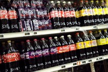 Coca-Cola in Pepsi bosta spremenili recepte, da se bosta izognili nalepki "povzroča raka"