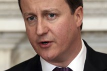 David Cameron strogo proti nadlegovalcem žensk