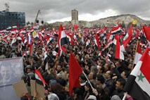 Ob obletnici vstaje v Siriji shodi v podporo režimu