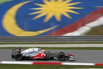 McLaren zadržal formo: Hamilton najhitrejši na obeh treningih v Maleziji