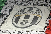 Navijači Juventusa na derbiju Italije pripravili izjemno koreografijo z jasnim sporočilom