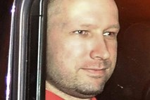 Breivikov oče: Prve tedne po masakru sem resno razmišljal, da bi si vzel življenje