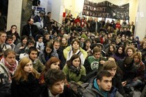Minister Žiga "žaga", na Filozofski fakulteti pa so protestno "fušali"