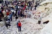 V napadih v Siriji okoli 70 mrtvih