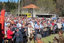 Foto: Ob današnji slovesnosti se je na Nanosu zbralo več kot 2000 ljudi