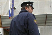 Šentjernej: Trije moški pod pretvezo, da so policisti, izsiljevali Bolgara in Hrvata