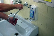 Redno in pravilno umivanje rok rešilo že na tisoče življenj