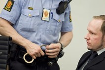 Žrtev Breivika: ''Ustrelil je fanta za menoj, preveč strah me je bilo, da bi pomagala''