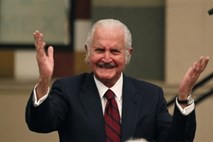 Umrl je mehiški pisatelj Carlos Fuentes
