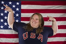 Izklesana telesa ameriških olimpijcev in paraolimpijcev pred fotografskim objektivom