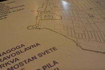 Hrvaški učenki naredili zemljevid Dubrovnika za slepe in slabovidne