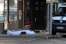 V streljanju na Finskem en mrtev, osem ranjenih: moški je streljal s strehe v središču mesta