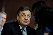 Različna dokumenta: Janković poziva Durs, da "dajo nekaj od sebe"