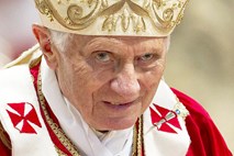 Papeža dejanje majordoma razočaralo in prizadelo, počuti se izdanega