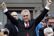 Nikolić prisegel kot novi srbski predsednik: Beograd se nikoli ne bo odrekel Kosovu