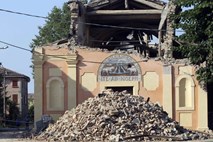 Po potresu škodo merijo v milijardah evrov,  poškodovana vsaka tretja cerkev