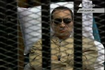 Foto: 84-letni Mubarak do smrti v zapor, v Egiptu nemiri