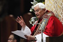 Iz Vatikana ušli novi tajni dokumenti, papežev osebni strežnik le grešni kozel?