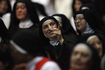 Vatikan obsodil knjigo redovnice, ki podpira istospolne zveze in samozadovoljevanje
