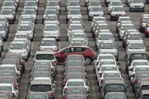 Maja v Sloveniji prodanih manj avtomobilov