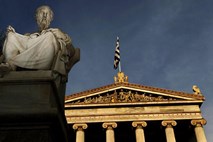 Reševanje Grčije namenjeno koristi bank za ceno malih upnikov, prihodnosti in prebivalstva