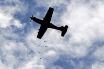 Na Češkem razburja domnevno predrag nakup vojaških letal