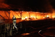 Požar v Lescah zajel ostrešje gospodarskega poslopja