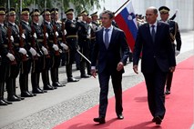 Janša: Slovenija bo dala pol milijona dolarjev za pomoč afganistanskim silam