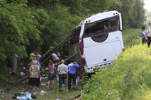 V nesreči avtobusa v Ukrajini umrlo 14 ruskih državljanov, 22 je ranjenih