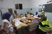 Libija: Zaprtje volišč pospremili z ognjemeti, sledi štetje glasov