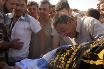 Nasilje narašča: V Siriji je bilo od začetka nemirov ubitih vsaj 18 tisoč ljudi