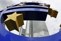 ECB: Rast obsega posojil zasebnemu sektorju junija negativna