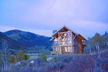 Topel okolju prijazen dom v Koloradu z "zeleno" streho
