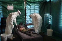 V Ugandi zabeležili izbruh virusa ebole: mrtvih že 14 ljudi