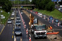 Po sobotnih zastojih danes na slovenskih cestah in mejnih prehodih promet bolj umirjen