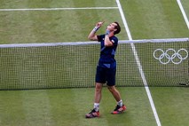 Murray v finalu zmlel Federerja in navdušil Britance; Del Potro prek Đokovića do brona