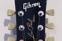 Slavni proizvajalec kitar Gibson priznal, da je uporabljal prepovedano ebenovino