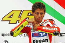 Rossi se tudi uradno iz Ducatija vrača nazaj k Yamahi