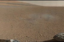 Curiosity poslal prvo barvno fotografijo Marsa